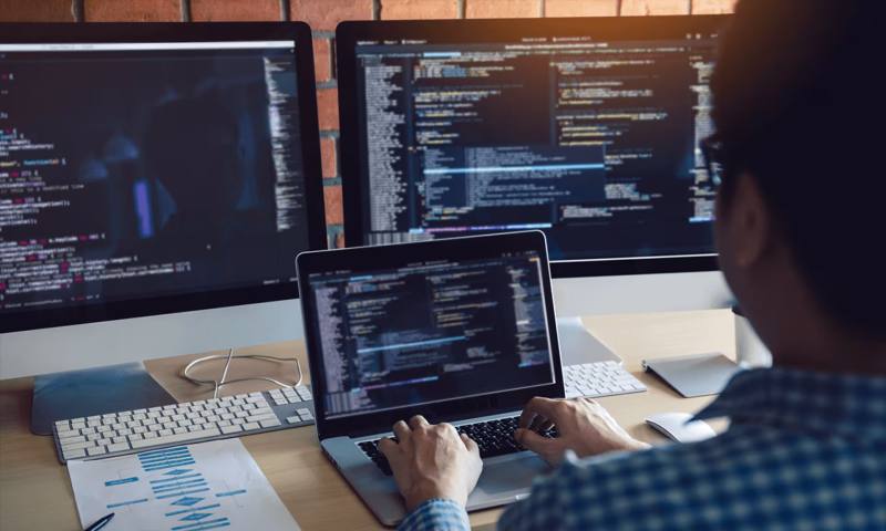 数据科学选型:R与Python如何赋能富锦市网站建设?